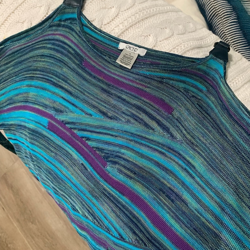 Cache Size Med cold shoulder top. - Picture 4 of 5